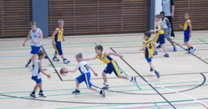 Tampereen NMKY:n ja Äänekosken Huiman mikropojat vauhdissa. 