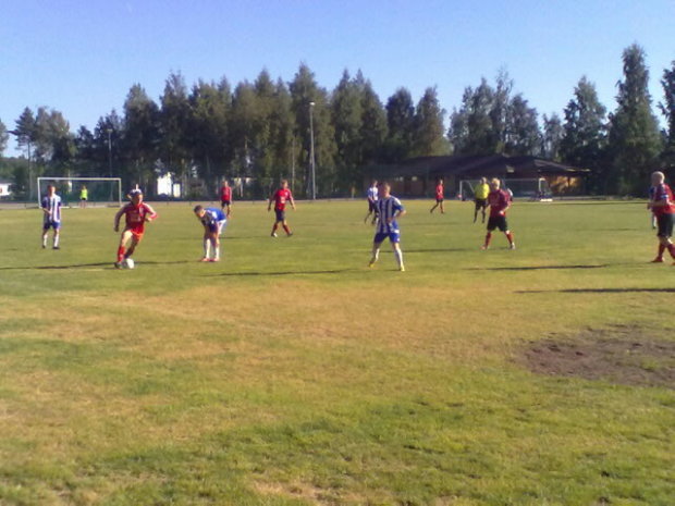 FC Kangasala ja FC SorPa kohtasivat elokuussa Suoraman nurmella, joka kuluneena kesänä oli epätavallisen heikossa kunnossa.