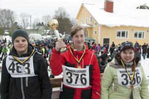 Nuorten sarjan kärkikolmikko Roope Kankaanpää Luopioisista, Kalle Tervaniemi Pälkäneeltä ja Jenna Järvinen Rautajärveltä.