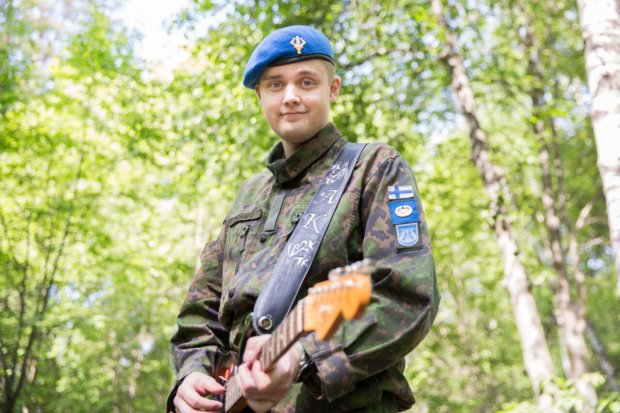 Koivisto soittaa tämän kesän armeijan väreissä, mutta haluaa musiikista itselleen myös pysyvän ammatin.