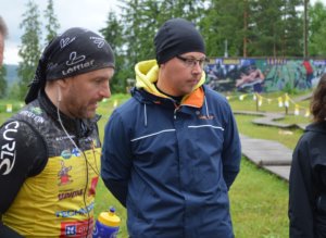 Team Rynkeby Tampereen kapteeni Mikko Penttilä (vasemmalla) ei pitänyt harjoituslenkin olosuhteita minään ongelmana, sillä ennusteet lupasivat vielä pahempaa. Tiimin jäsen Samuli Silvonen paranteli vammojaan, eikä osallistunut harjoitusajoon.