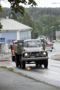 Parikymmentä museokuorma-autoa huristeli Pälkäneen halki kohti Kuopiota, jossa järjestettiin viikonloppuna Wanhojen kuorma-autojen näyttely.