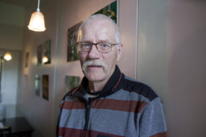 Tuomo Kuitunen toi kasvien muotokuvia kesän ajaksi Pytingin kahvilaan.