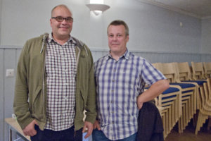 Esa Östring ja Jussi Jaakkola tutustuivat valokuituhankkeen etenemiseen.