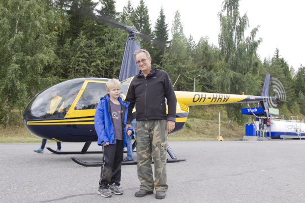 Yhdeksänvuotias Eetu Veija kävi ihastelemassa Pälkäneen maisemia yhdessä isoisänsä Yrjö Kotasen kanssa.