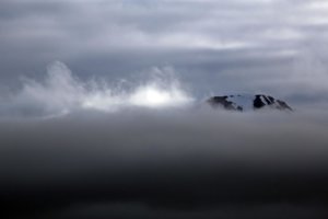 Sumua, pilviä ja auringon paistetta. Kuva on otettu Islannissa. Kuva: Sanna Niemi