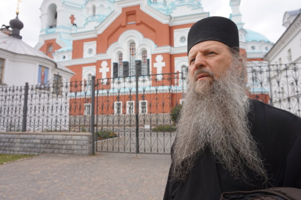 Igumeni Fotij on Valamon luostarin henkiinherättäjiä. Nyt hän iloitsee suuresti siitä, että Sergein ja Hermanin perustama luostari elää vahvaa hengellistä kautta.