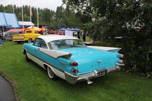 Dodge-Royal-1959-ja-Chevrolet-Apache-1958-2fa4bc889c8bd315bf81fcfcbbf6ef10