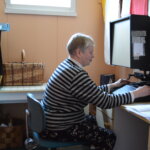Anneli Mattila tekee sukututkimuksia ilman tietokonetta