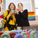 Kierrätyskoruja, loitsupulloja ja hyviä bisnespuheita – Anna Tapion koulun 9-luokkalaiset järjestivät yritysmessut