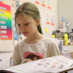 Aitoon koululaiset tutkivat innolla Sydän-Hämeen Lehteä – lehdentekijät ja koululaiset kohtaavat Uutisten viikolla