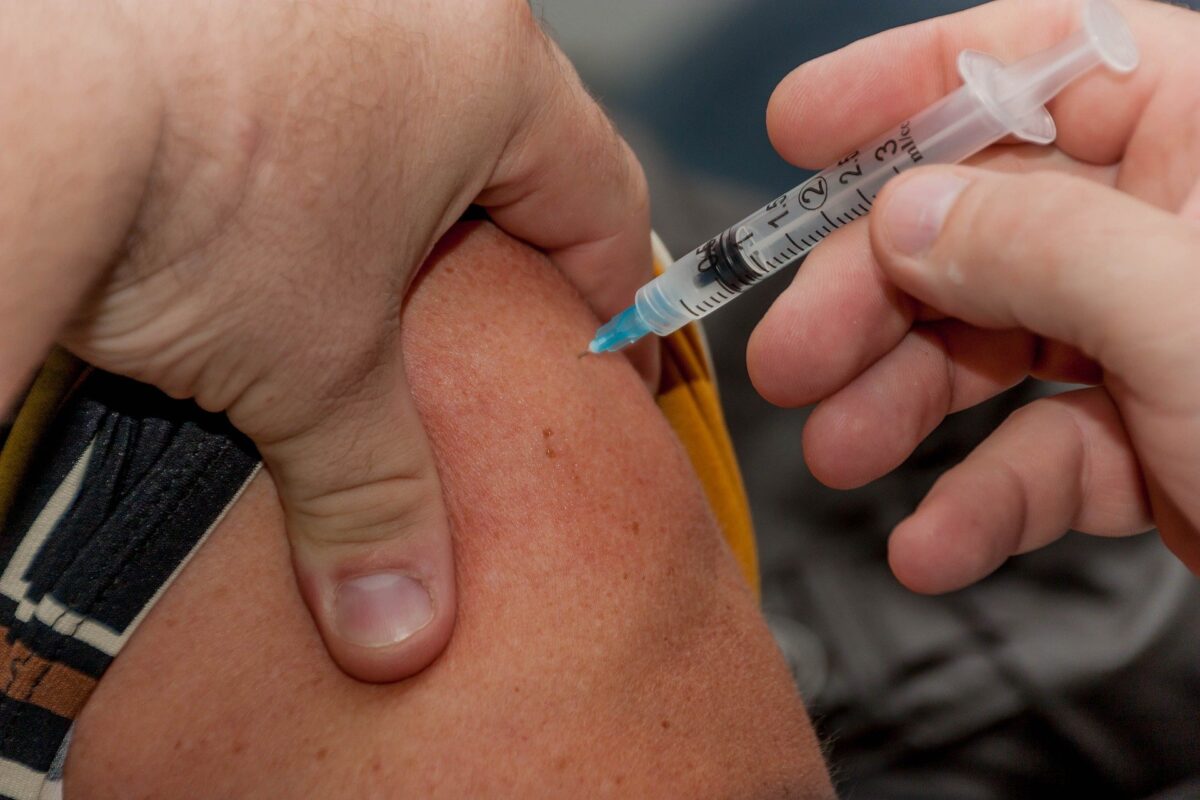 Lintuinfluenssarokotukset alkavat heinäkuussa – rokotetta tarjotaan niille, joilla on suurentunut riski saada tartunta