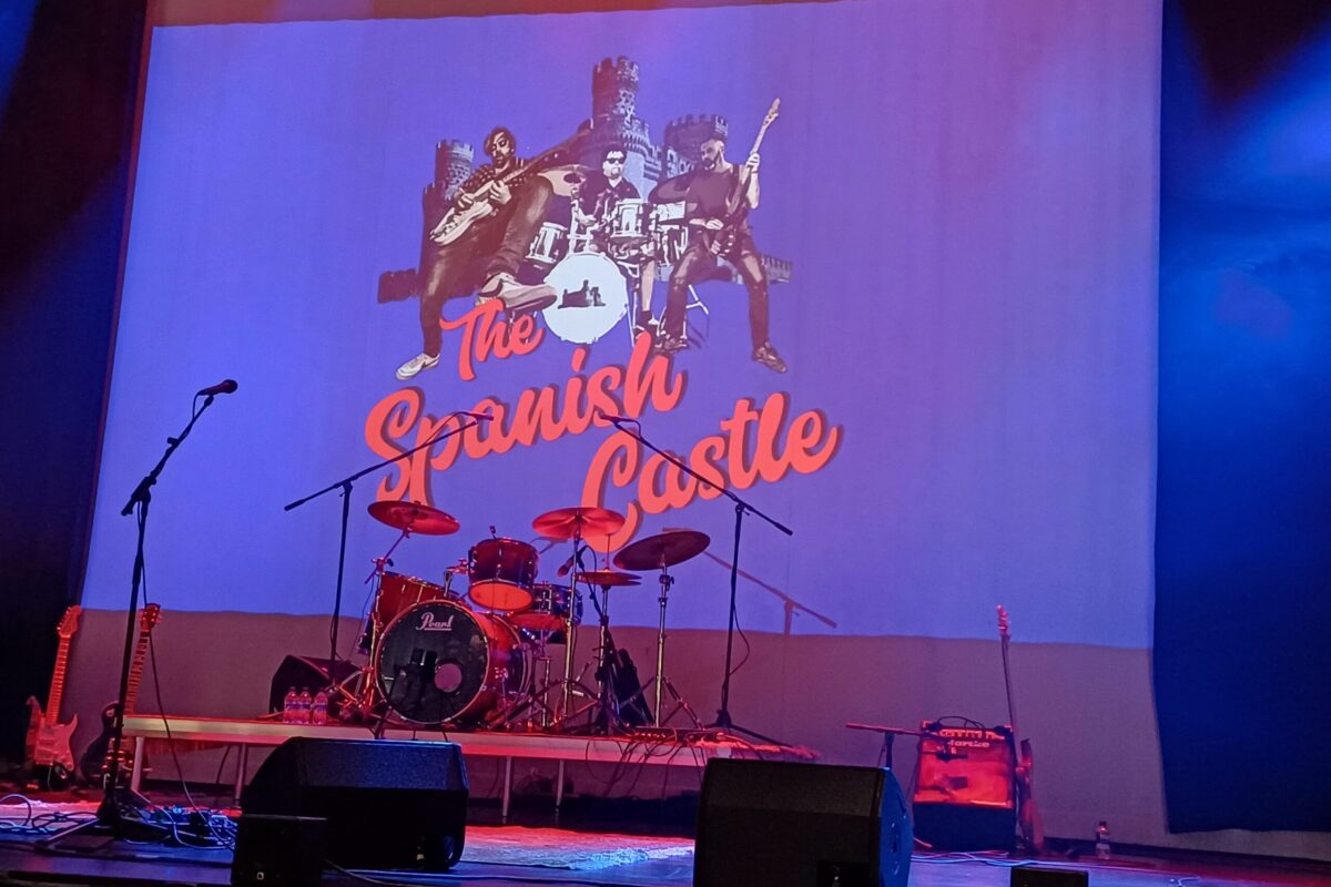 The Spanish Castle nosti lavalle Antti Kajanderin kitarataituruutta ja Gary Mooren bluesia espanjalaisen ilon kautta