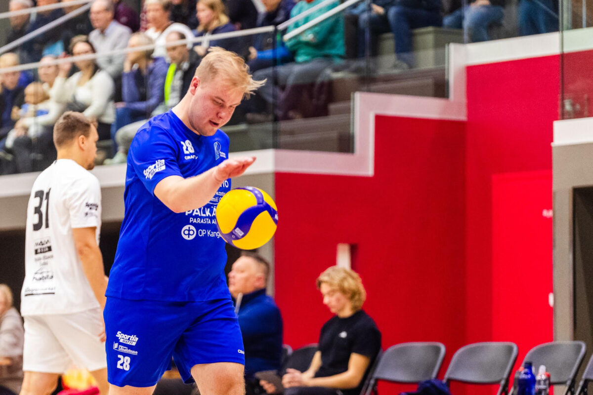 ”Sarjan kärkipaikka ylpeydenaihe viime kauden mahalaskun jälkeen” – kovaa taisteluilmettä osoittanut Luja-Lukko kohtaa seuraavaksi PuMa-Volleyn